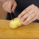 Cijeli svoj život gulili ste krompir na pogrešan način. Nakon ovoga, nikada se nećete vratiti na staro!