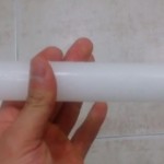 Uzeo je svijeću i prislonio je na kupatilsku pločicu. Ono što je uradio je GENIJALNO!