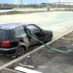 Ovako se ispravlja udareni golf uz pomoć mercedesa (VIDEO)