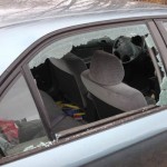 U slučaju opasnosti važno je znati: Prozor automobila se može razbiti SAMO JEDNIM PRSTOM (VIDEO)
