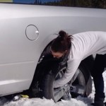 GENIJALAN IZUM Evo kako izvući auto i iz najdubljeg snijega – momentalno!