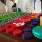 Prikupio je na stotine plastičnih čepova i stavio ih u rernu. Razlog za to će vas oduvati!