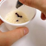 Nasula je malo boje u rižu. Par minuta kasnije, vidjećete zašto će i vama ovo dobro doći!