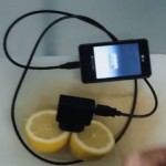Utaknite PUNJAČ u LIMUN i napunite mobilni telefon! (VIDEO)