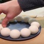 Poređao je ping pong loptice u krug i napravio nešto što će vam POBOLJŠATI ŽIVOT! (VIDEO)
