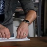Evo kako možete otvoriti pivsku flašu pomoću lista papira (VIDEO)