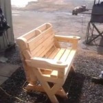 Čudesna klupa na rasklapanje: u dva poteza do baštenske garniture za sjedenje (VIDEO)