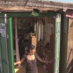 Živi sa kćerkom u kontejneru koji je pretvorila u mali raj