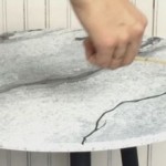 Ako želite mermerni stočić lak kao pero: kako da postignete efekat mermera bojama