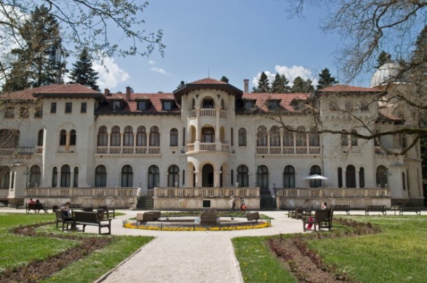 Dvorac Vrana, jedna od tri bivše bugarske kraljevske palate i ona u kojoj je porodica provodila najviše vremena. Foto: Wikimedia Commons/Noncho Iliev