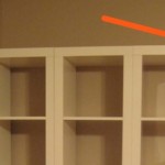 Kad su vidjeli da im ove IKEA police uopšte ne odgovaraju, došli su na NAJGENIJALNIJU MOGUĆU IDEJU!