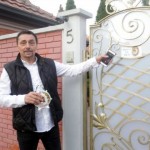 Zavirite u dom Dragana Kojića Kebe: Zlato, sjaj i luksuzna dekoracija!