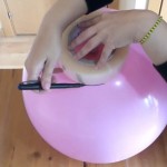 Naduvala balon i na njemu nacrtala krug… Nećete vjerovati šta je od toga napravila! (VIDEO)