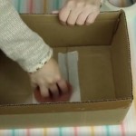 Uzela je najobičniju kartonsku kutiju i jeftin samoljepljivi papir – i uštedila pravo bogatstvo (VIDEO)