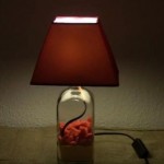 LAMPA OD STAKLENE FLAŠE: Sjajan projekat uz minimalan trud i ulaganja (VIDEO)