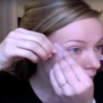Uzela je parče selotejpa i zalijepila ga ispod oka: Kada vidite krajnji rezultat, uradićete ISTO! (VIDEO)