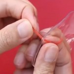 Uzeo je gumicu i makaze i od plastične boce dobio nešto što ćete svaki dan koristiti u kuhinji (VIDEO)