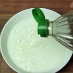 Samo je pomiješao sodu bikarbonu, sirće i vodu: Genijalna caka olakšala mu život! (VIDEO)