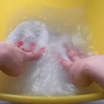 Pomiješala je so, omekšivač i prašak za pecivo: Genijalnim trikom spasila veš! (VIDEO)