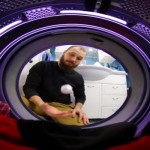 Ubacio je kuglicu aluminijumske folije u veš mašinu, a i vi ćete kada budete vidjeli ČUDO koje je uslijedilo (VIDEO)