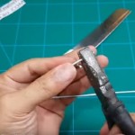 Isjekla je ofinger, stavila ga na oštar nož i POTPUNO BESPLATNO dobila nešto bez čega se u kuhinji ne može (VIDEO)