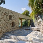 Rustikalna oaza za odmor: Kamena kuća okružena raskošnim mediteranskim vrtom