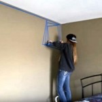 Počela je da lijepi raznobojne trake po zidu… Svi su mislili da je poludila, no na kraju joj se divili! (VIDEO)
