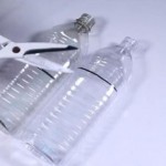 Počela da siječe plastične flaše: Genijalnu stvar poželjećete i vi u svom domu! (VIDEO)
