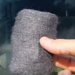 Uzeo je čeličnu vunu i njome protrljao po šoferšajbi svog automobila: KADA VIDITE ZAŠTO ODMAH ĆETE URADITI ISTO!
